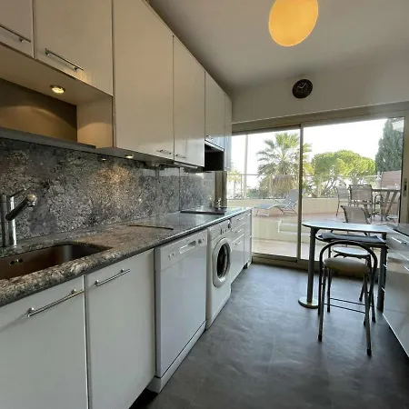 T2 Avec Terrasse, Climatise, Centre-ville Antibes, Proche Et Commerces - Fr-1-252-177 Антіб
