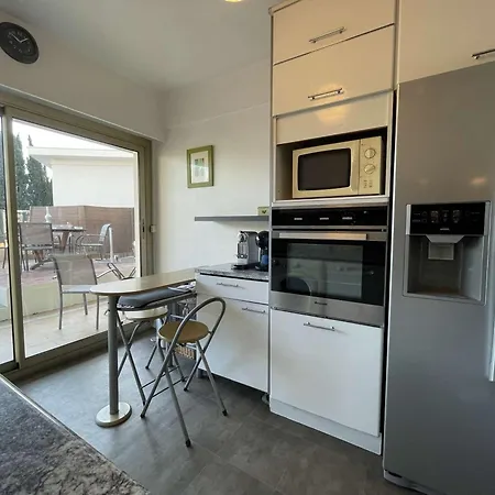 Apartamento T2 Avec Terrasse, Climatise, Centre-ville Antibes, Proche Et Commerces - Fr-1-252-177