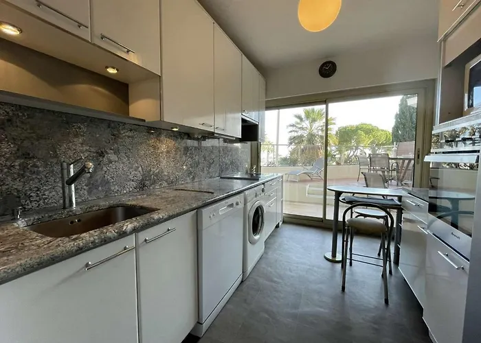 T2 Avec Terrasse, Climatisé, Centre-ville Antibes, Proche Et Commerces - Fr-1-252-177 Antibes