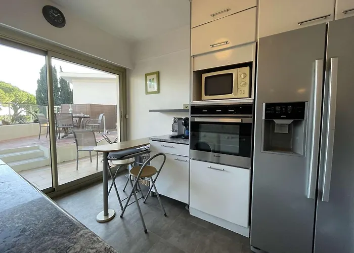 Appartamento T2 Avec Terrasse, Climatisé, Centre-ville Antibes, Proche Et Commerces - Fr-1-252-177