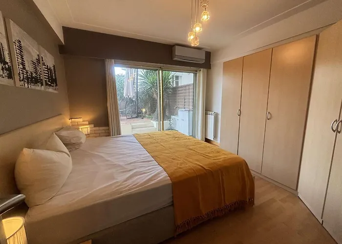 T2 Avec Terrasse, Climatisé, Centre-ville Antibes, Proche Et Commerces - Fr-1-252-177 *